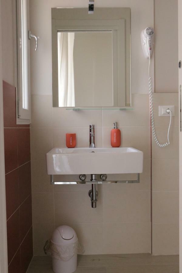 בולוניה Soleluna Fiera 6 Rooms מראה חיצוני תמונה