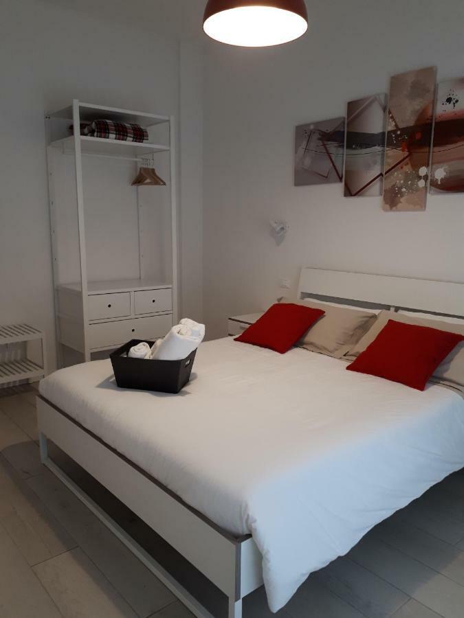 בולוניה Soleluna Fiera 6 Rooms מראה חיצוני תמונה