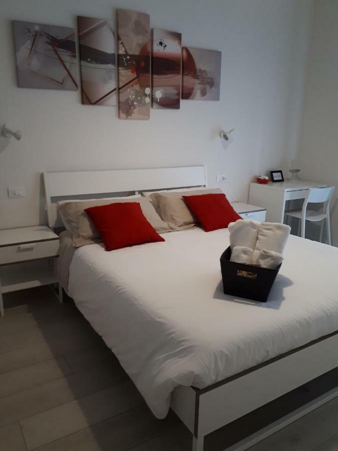 בולוניה Soleluna Fiera 6 Rooms מראה חיצוני תמונה